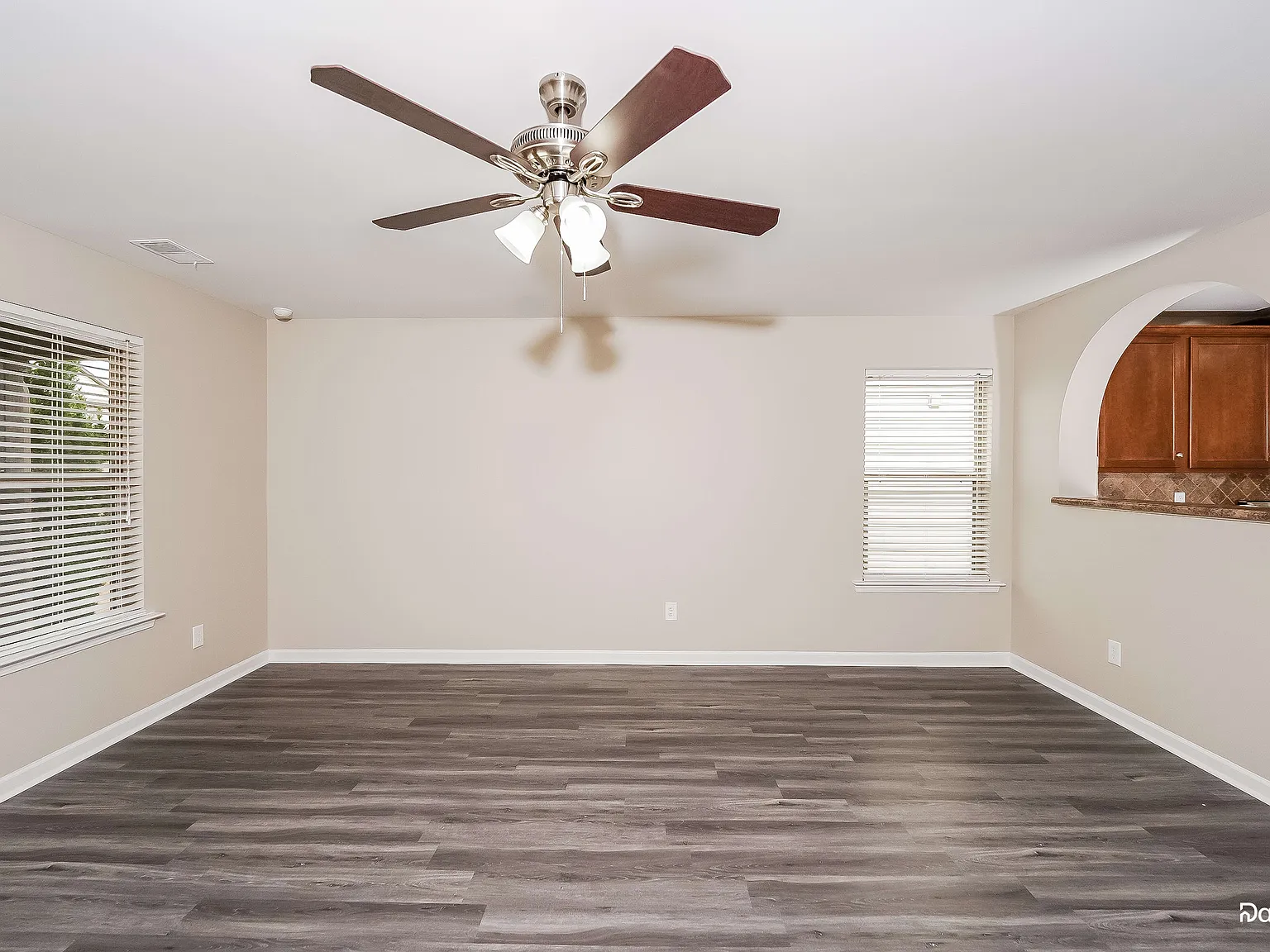 4 bed, 3.0 bath, 1936 sqft, $1,800 — Photo 4