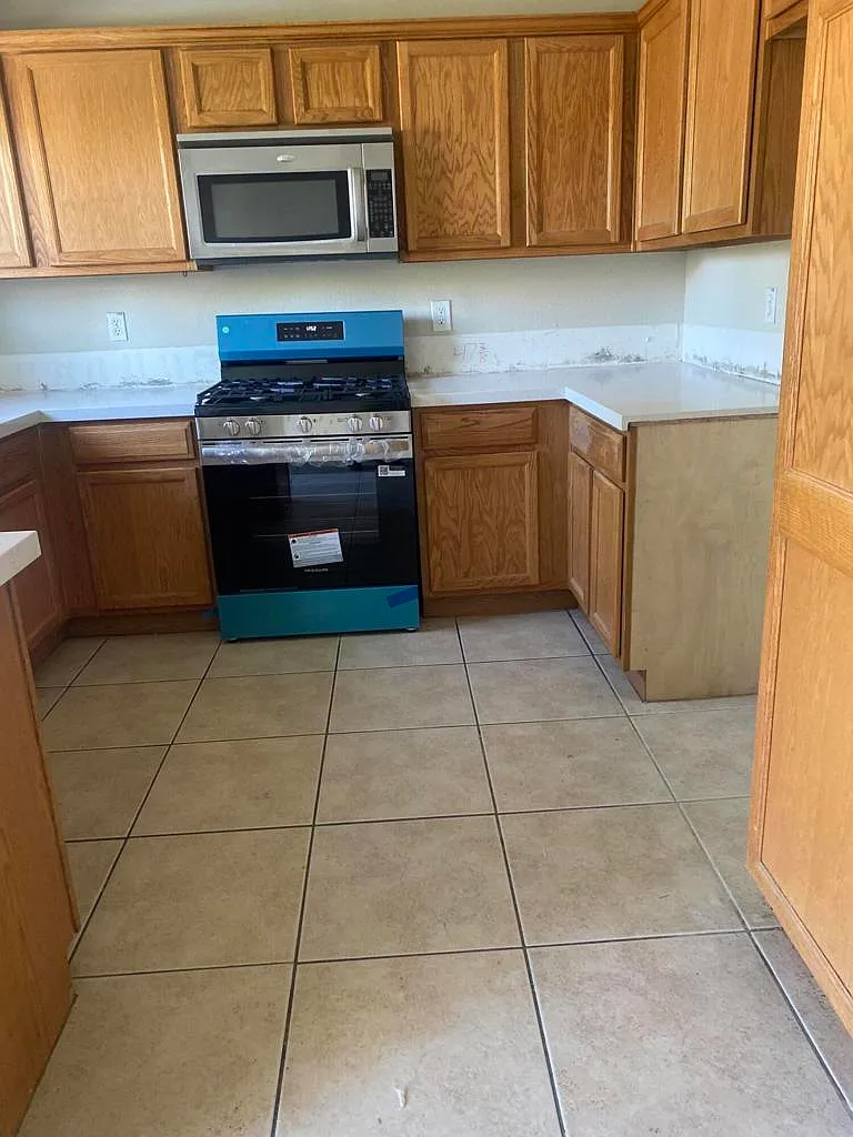 4 bed, 2.0 bath, 1500 sqft, $2,600 — Photo 3