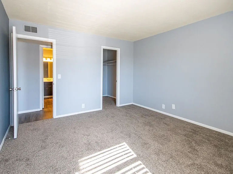 Coleman Place Apartments — Photo 15