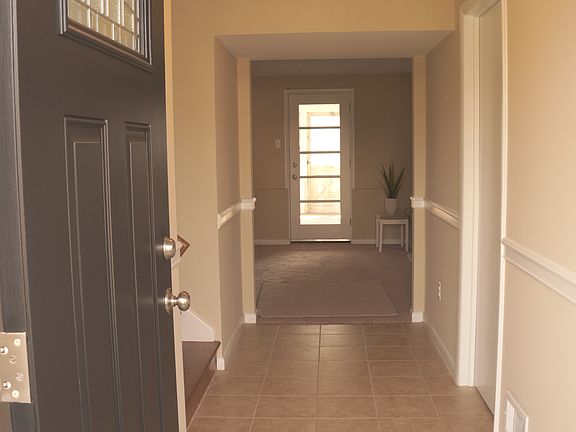 2nd image of 800 Lincoln Dr