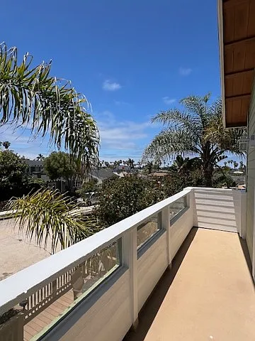 Balcony off of large upstairs bedroom