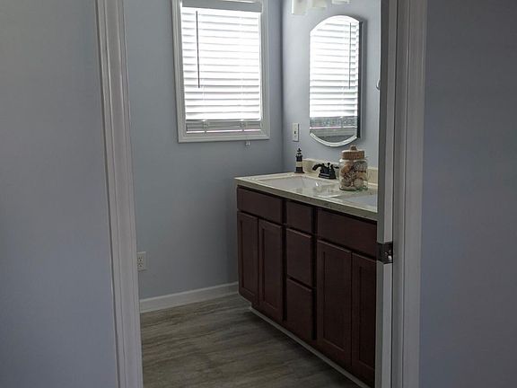 5th image of 1219 Thomas Dr #18