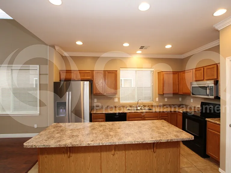 2920 W Angel Way — Photo 3