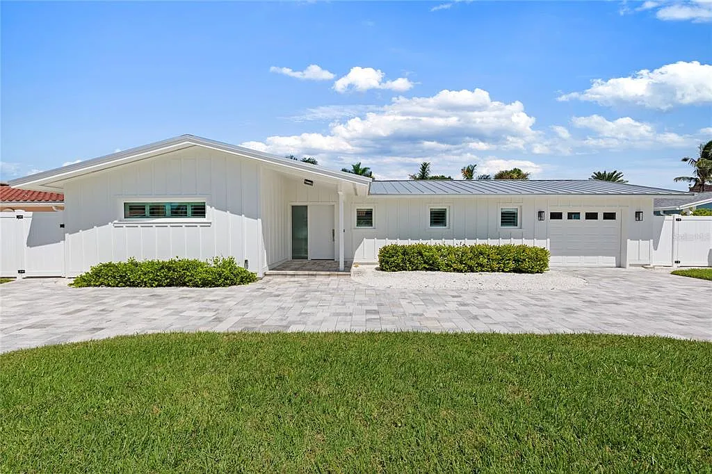 2 bed, 2.0 bath, 1520 sqft, $10,000 — Photo 2
