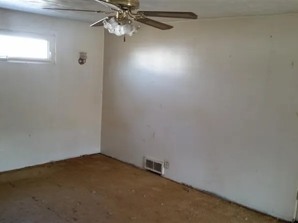 809 S Prettyman St, Knox, IN 46534