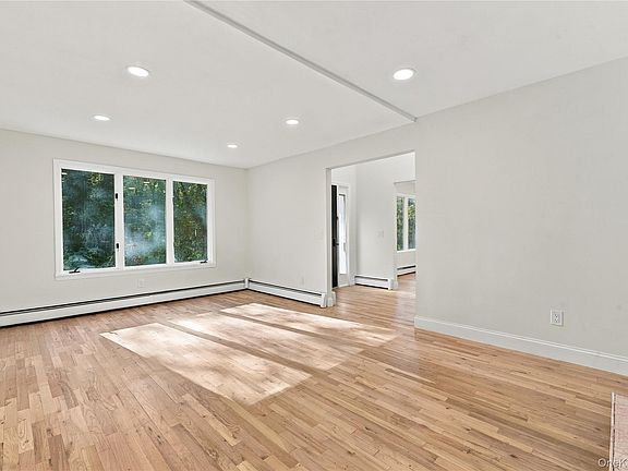 4th image of 1147 N Country Road