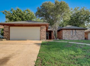3412 Park Lake Dr, Fort Worth, TX 76133