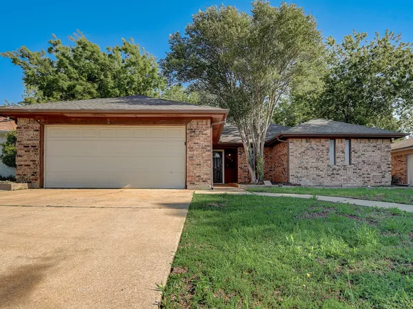 3412 Park Lake Dr, Fort Worth, TX 76133