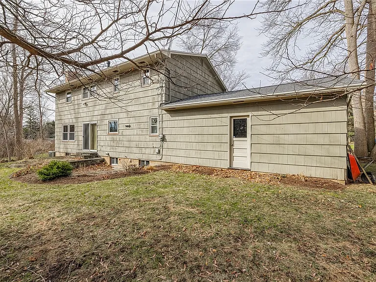 95 Parkwood Ave — Photo 40