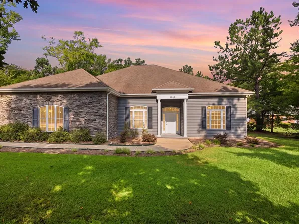 1204 Hunters Creek Blvd, Greenwood, SC 29649