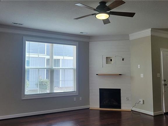 3rd image of 1182 Gunn Hall Dr #B