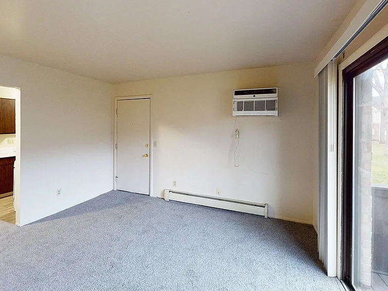 Glen Oaks Apartments — Photo 31