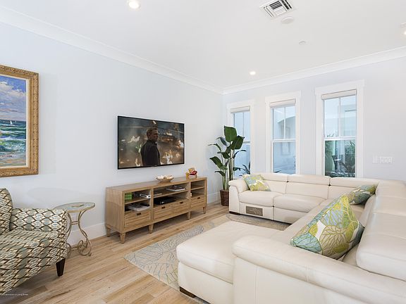 5th image of 210 Venetian Dr #210