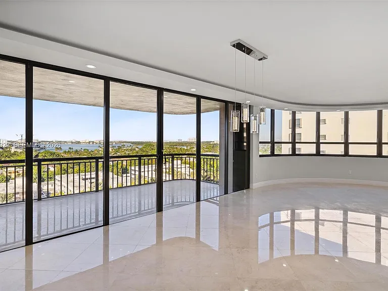 10175 Collins Ave #907 — Photo 7
