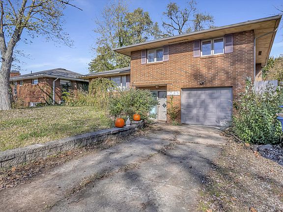 2nd image of 1082 Marland Dr N