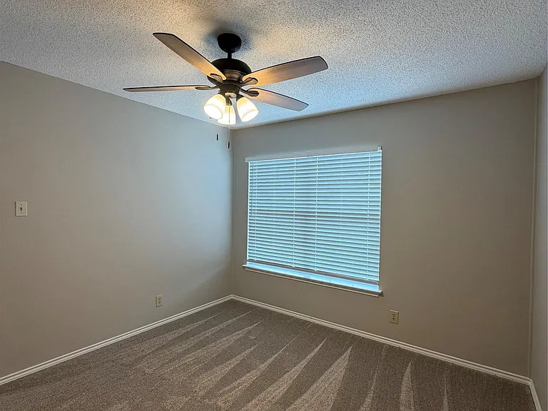 305 Stone Park — Photo 13
