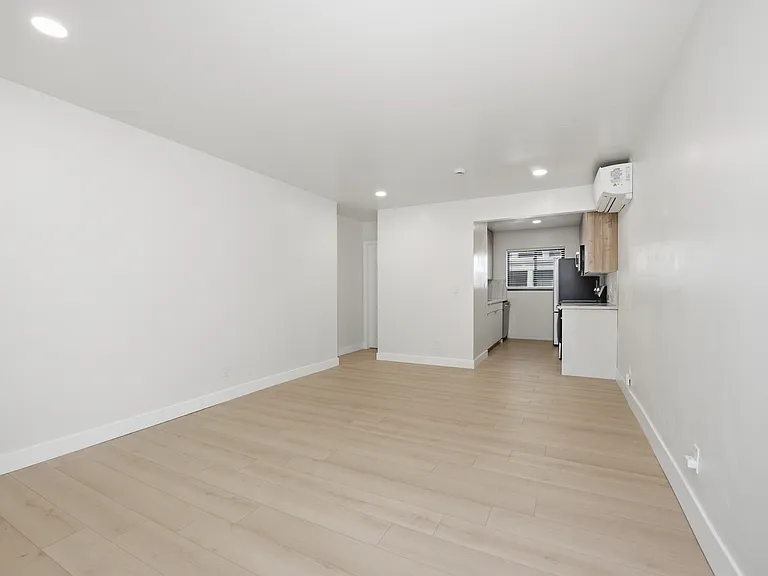 4553 North Ave #4549.5 — Photo 3