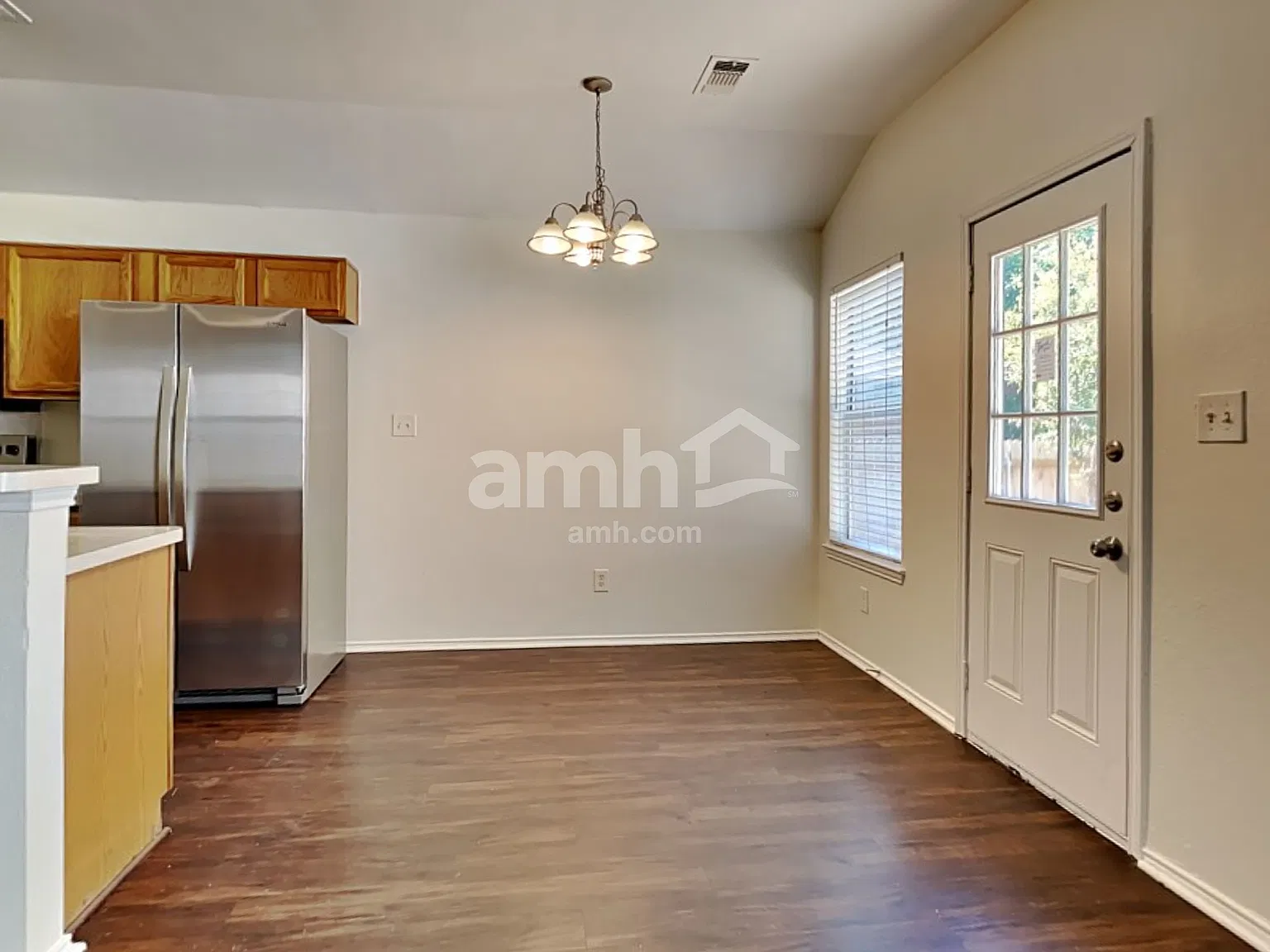 3 bed, 2.0 bath, 1247 sqft, $1,955 — Photo 4