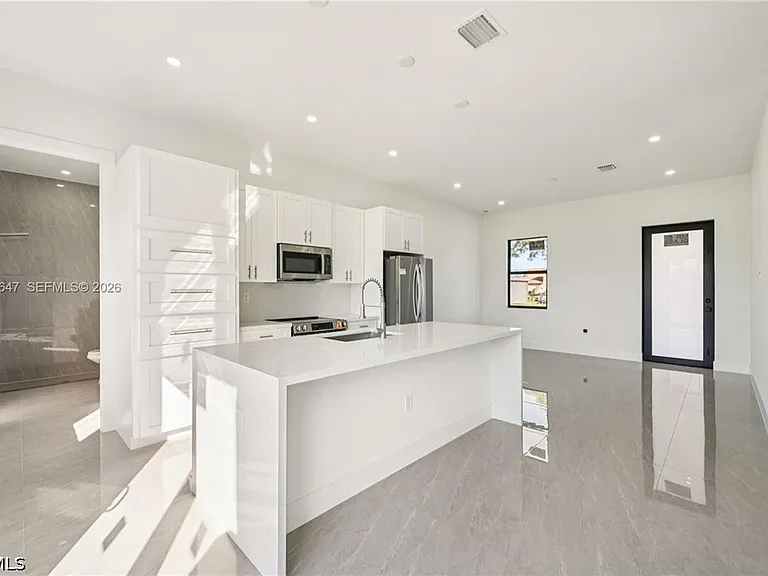 4402 E 19th St — Photo 5