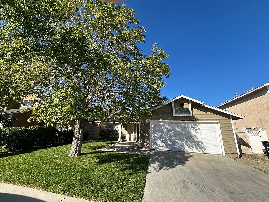 4 bed, 2.0 bath, 1260 sqft, $3,700 — Photo 2