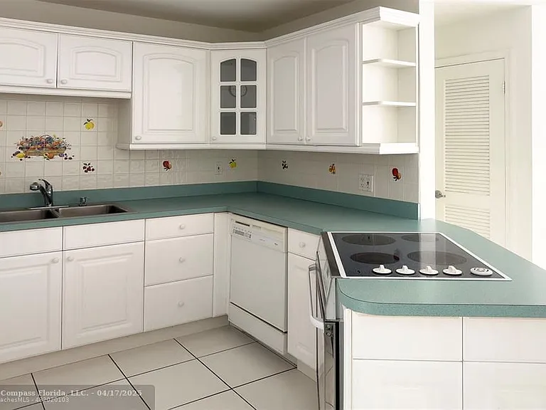 6485 Bay Club Dr #2 — Photo 12