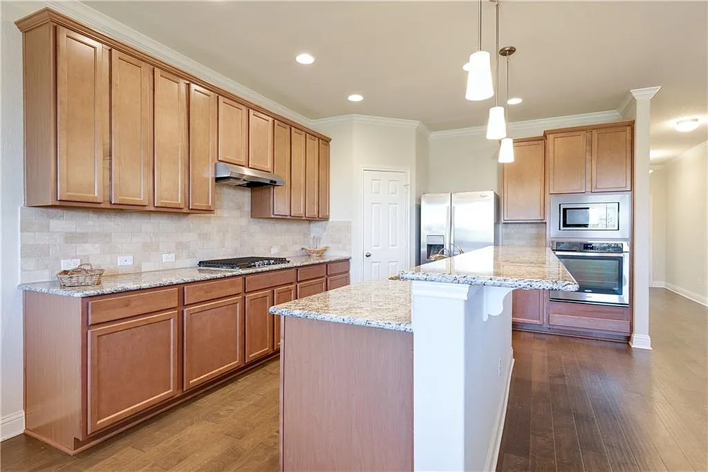 4 bed, 2766 sqft, $2,395 — Photo 3