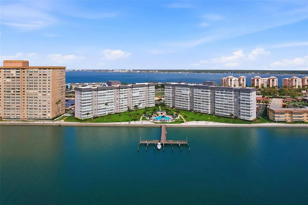 2 bed, 2.0 bath, 1605 sqft, $2,900 — Photo 1