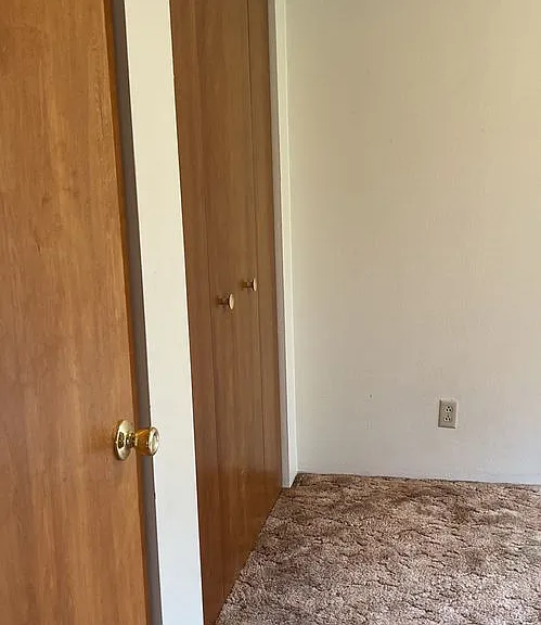 7039-1t - 2187 & 2189 NW North Hill Drive — Photo 11