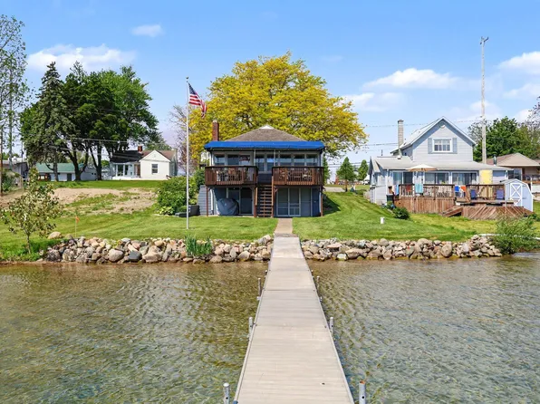 1680 Round Lake Hwy, Manitou Beach, MI 49253