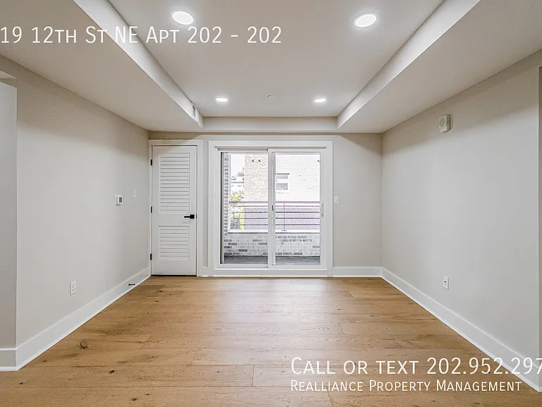 919 12th St NE #202 — Photo 3