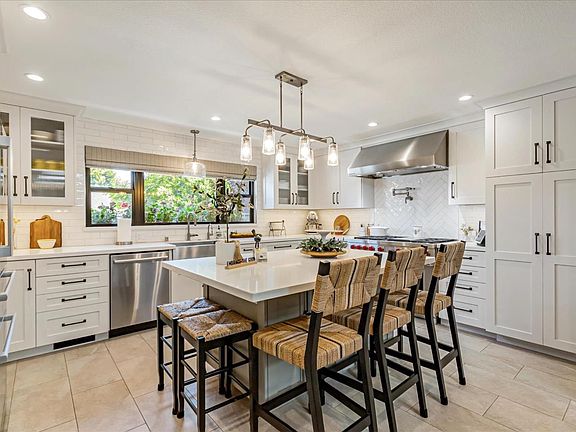 2nd image of 3117 Woodcrest Dr