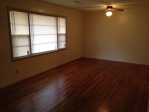 2nd image of 115 Dogwood Ln