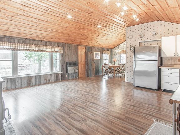 4th image of 10615 Grandjean Rd