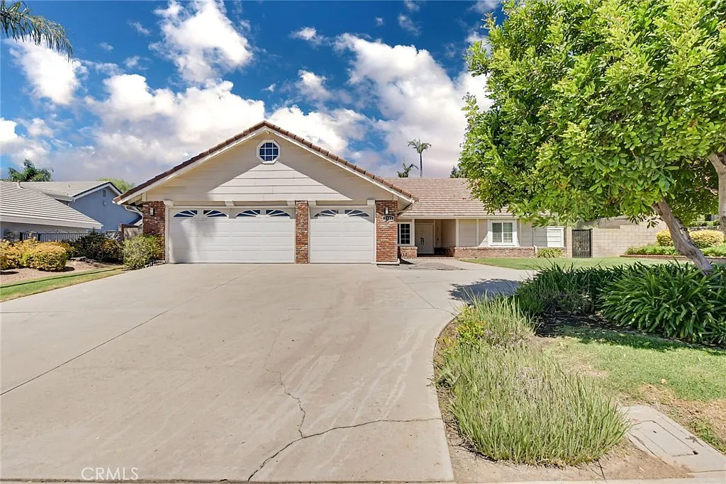 3 bed, 2479 sqft, $5,200 — Photo 1