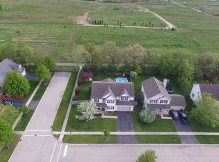 2019 W High Ridge Dr, Round Lake, IL 60073