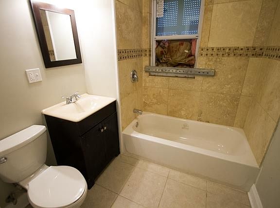 2nd image of 1420 N Waller Ave