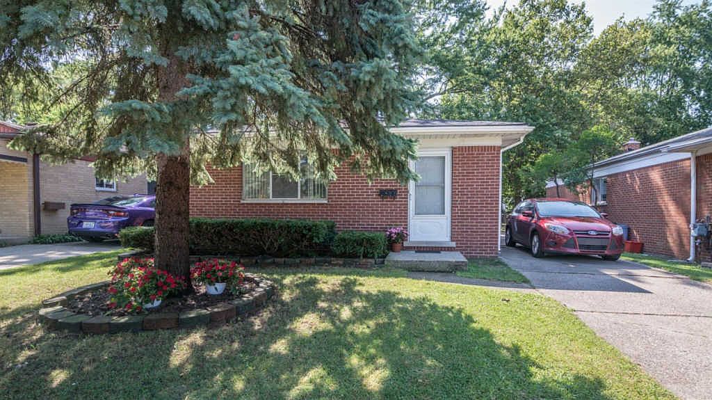 9109 Beatrice St Livonia MI 48150 Zillow