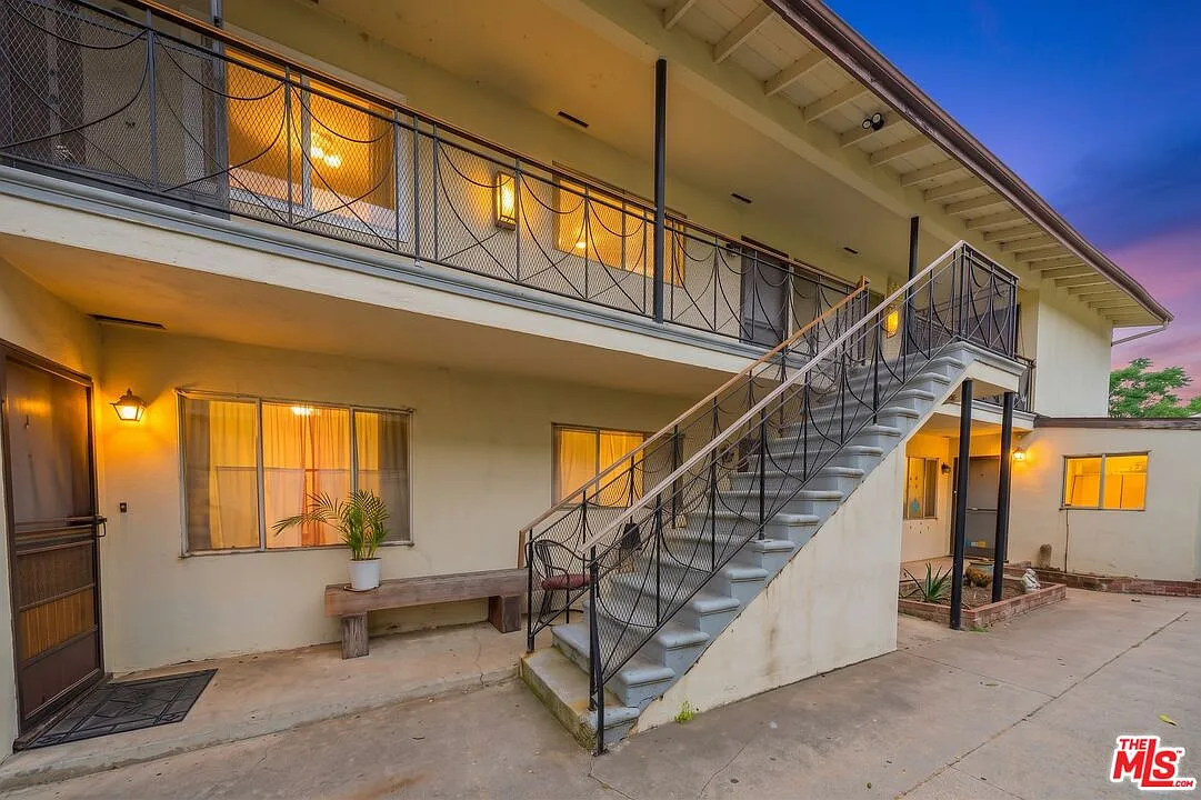 2 bed, 1.0 bath, 800 sqft, $2,450 — Photo 1