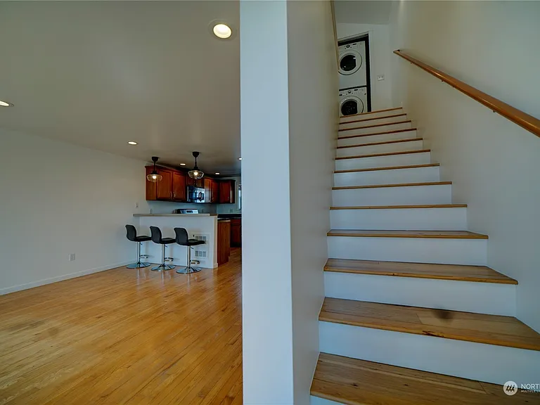 305 16th Ave S — Photo 4
