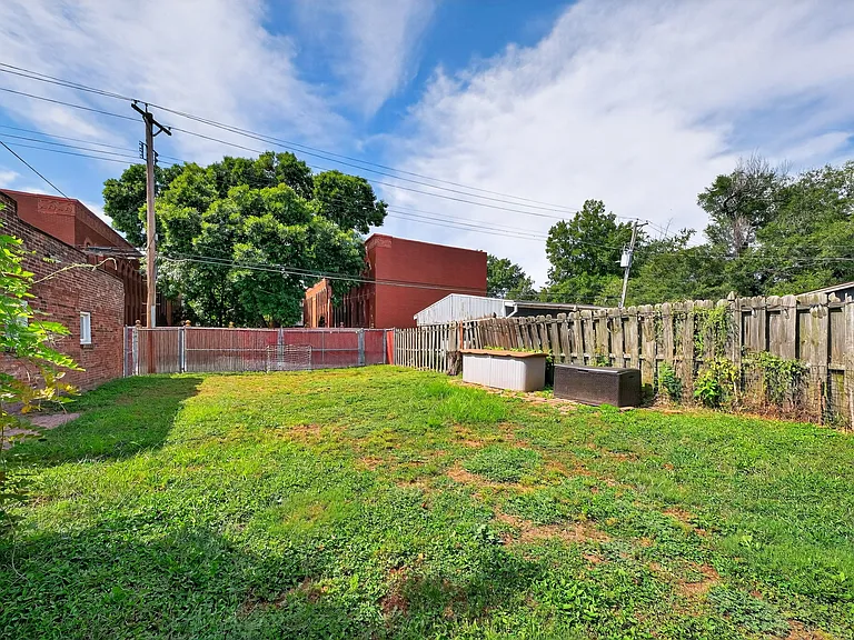 4330 W Pine Blvd — Photo 78