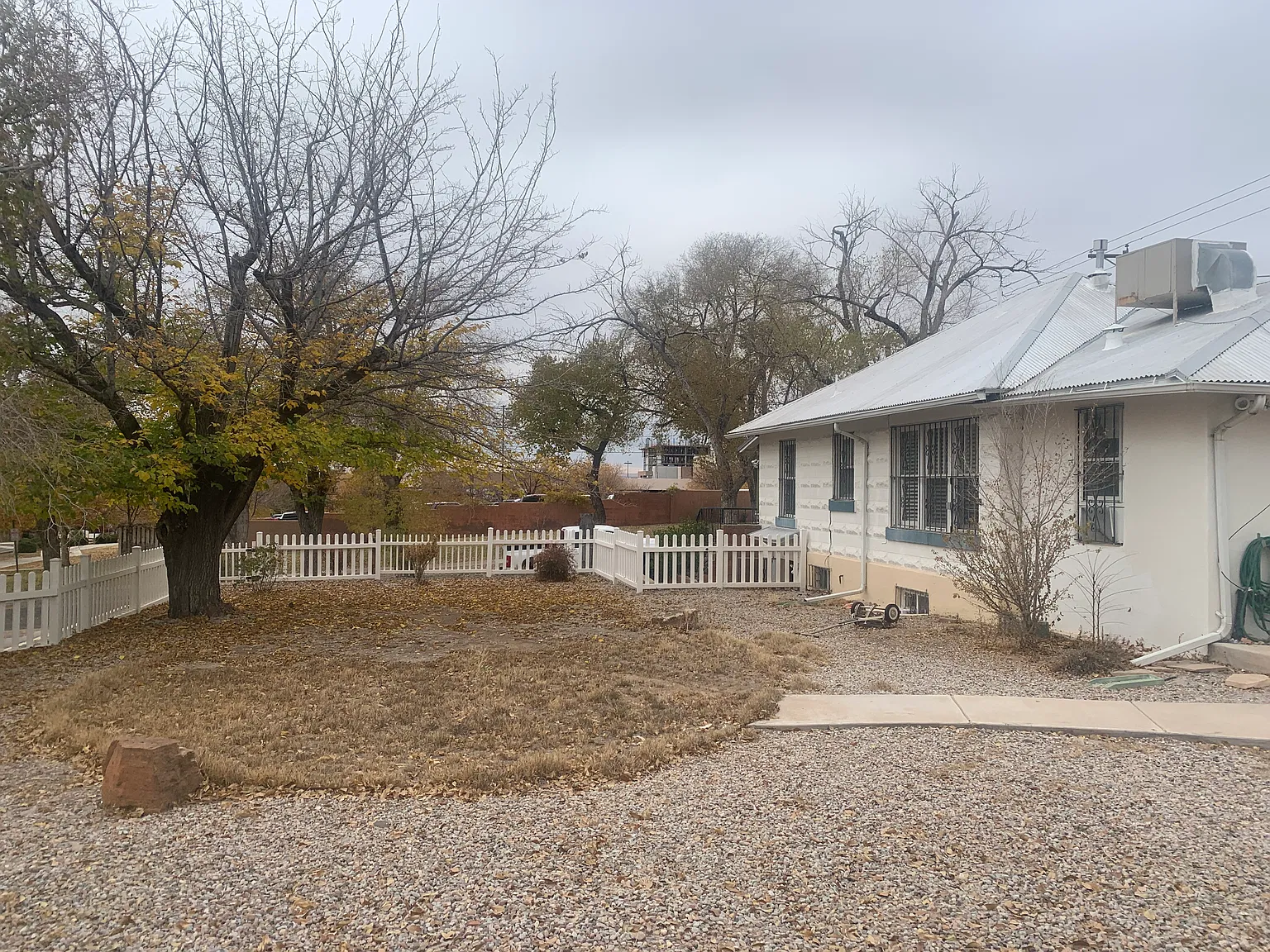 768 SF Large and Open Apartment Near CNM and Roosevelt Park! — Photo 2