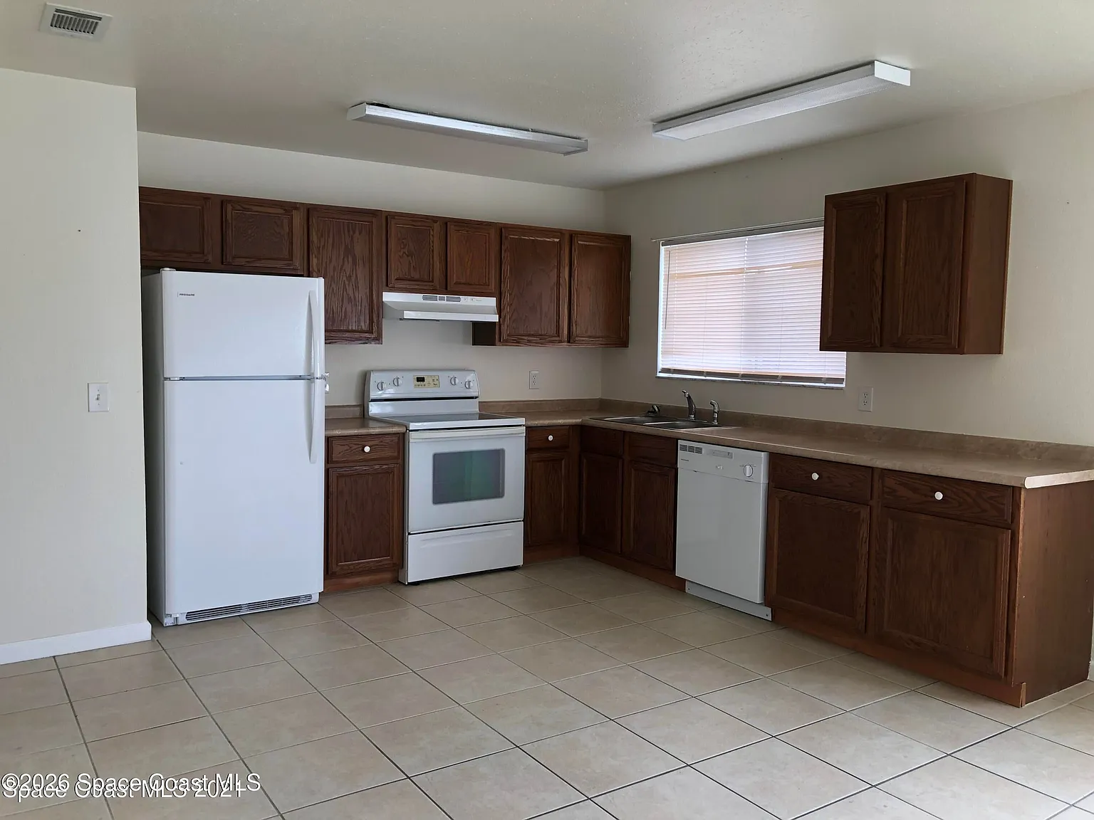 3 bed, 1176 sqft, $1,800 — Photo 3