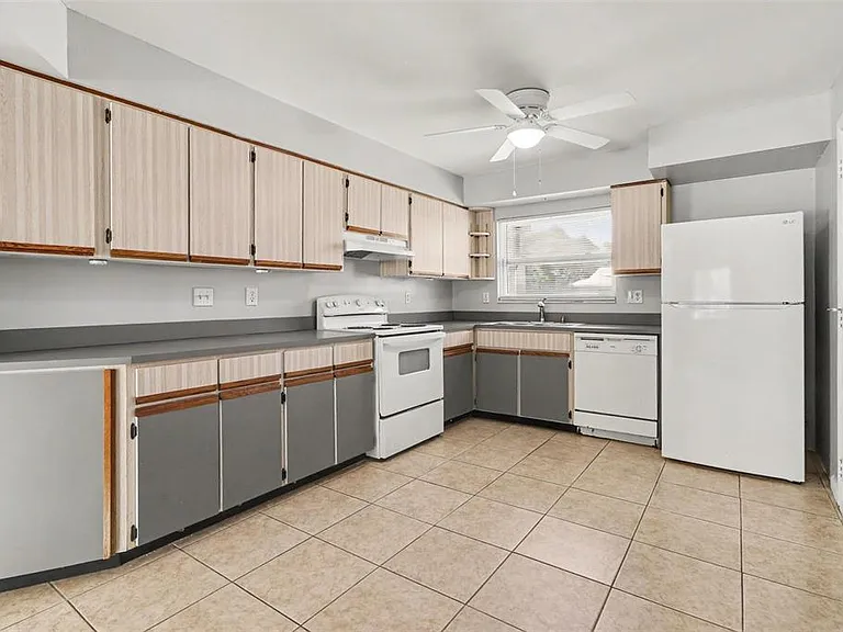 10157 Bluff Ct — Photo 12