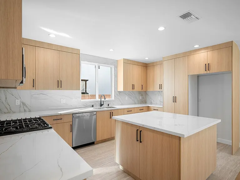 10657 Knapp St — Photo 11