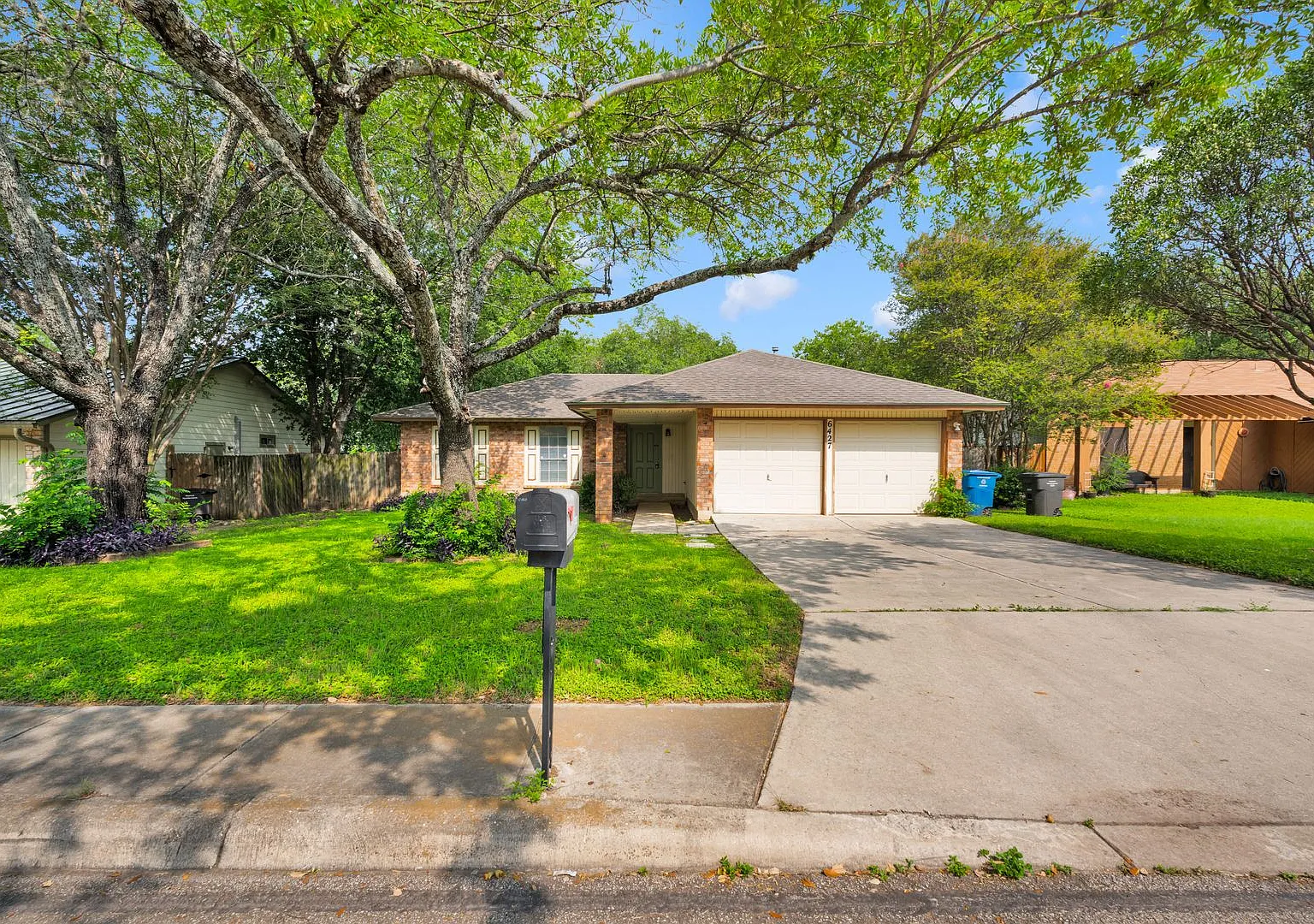 3 bedroom 2 bath in the well sought subdivision of Great Northwest! — Photo 1