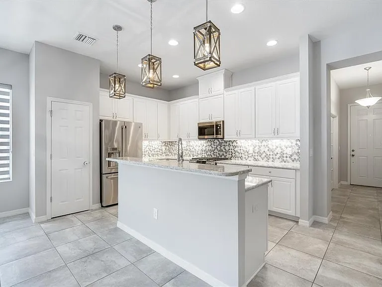 6523 Watson Rd — Photo 6