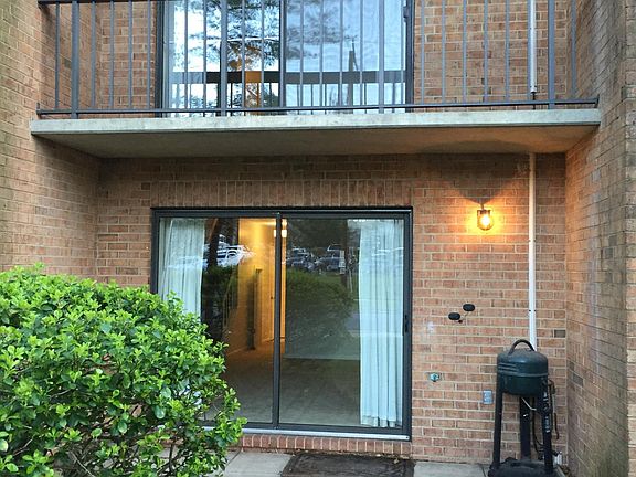 3rd image of 9861 Bristol Square Ln