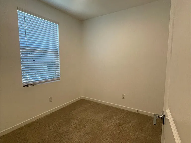 610 Dawson Ave — Photo 3