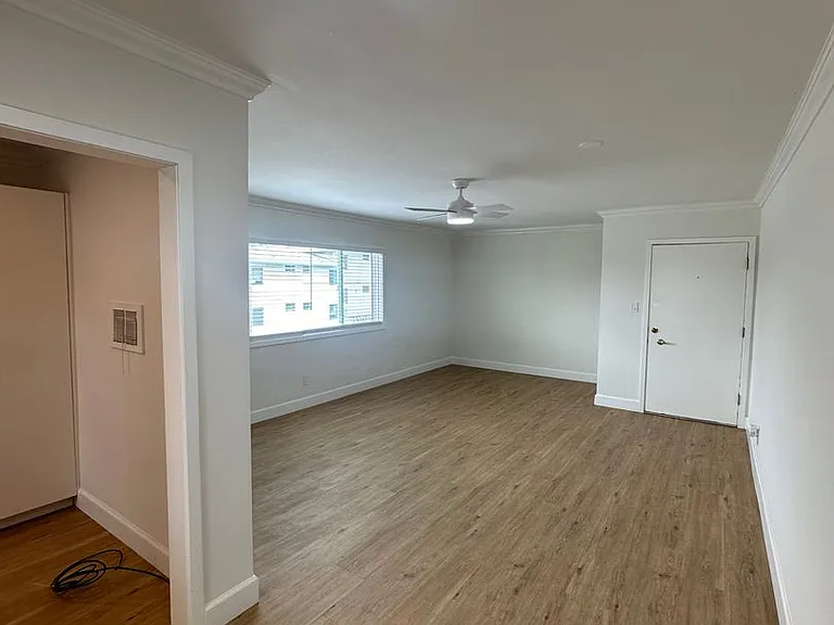 The Diplomat Apartments — Photo 21