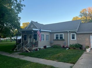 902 S Elm St, Delavan, IL 61734